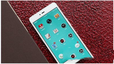 在坚果手机中插卡的步骤