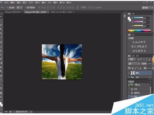 怎么样使用Photoshop抠图更换图片背景。