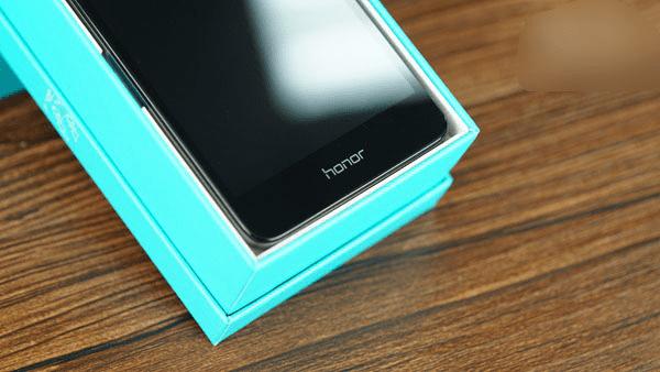 荣耀畅玩5C手机的外观介绍及欣赏