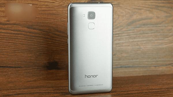 荣耀畅玩5C手机的外观介绍及欣赏