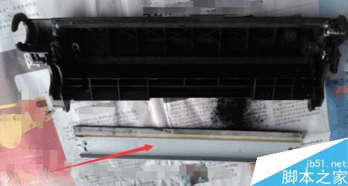 如何在HP 2612A硒鼓中加墨粉?