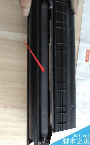 如何在HP 2612A硒鼓中加墨粉?