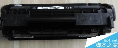 如何在HP 2612A硒鼓中加墨粉?