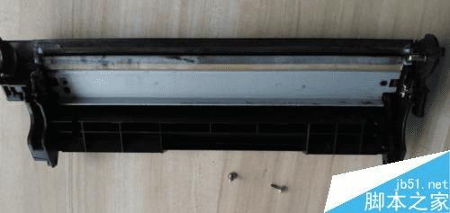 如何在HP 2612A硒鼓中加墨粉?