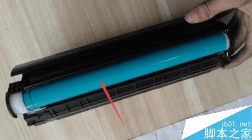 如何在HP 2612A硒鼓中加墨粉?