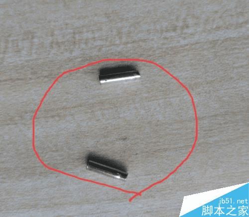 如何在HP 2612A硒鼓中加墨粉?