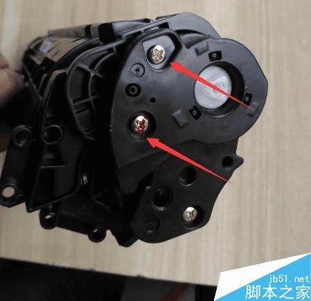 如何在HP 2612A硒鼓中加墨粉?