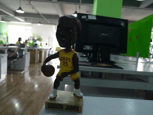 怎么样设置手机拍照时打开自带的RAW模式?