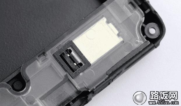 努比亚Z5 mini扬声器在背壳上