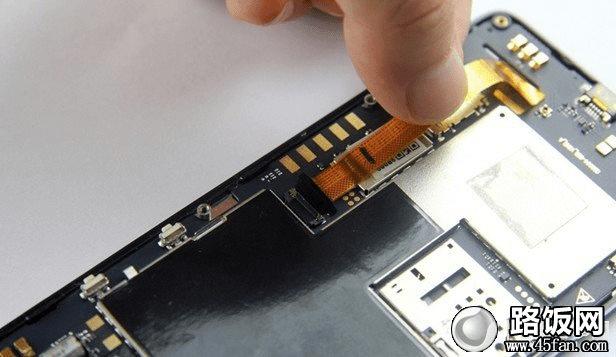 拆解努比亚Z5 mini内部排线1