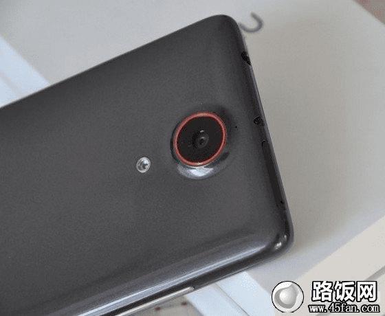 努比亚Z5s手机背面外观