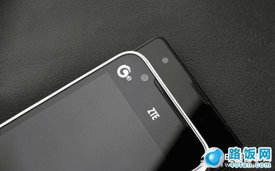 中兴U985与红米手机均前置130万前置摄像头