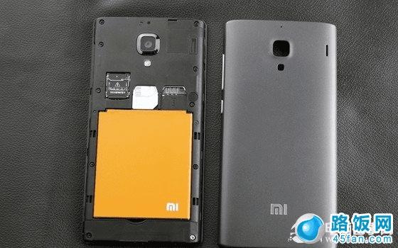 红米手机采用可拆卸电池设计