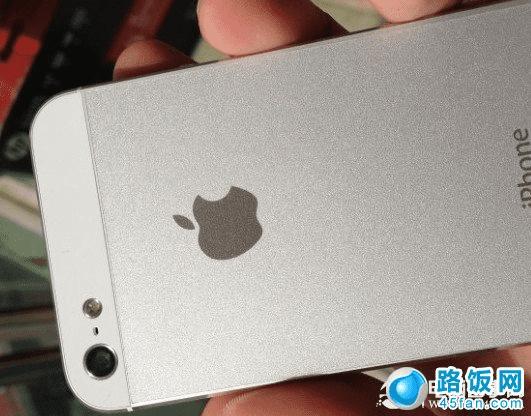 iPhone贴背膜后的效果