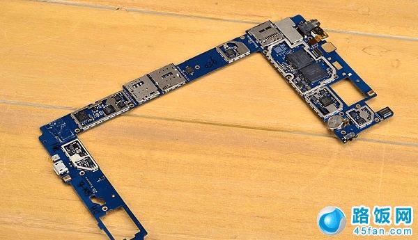 图为酷派大神PCB主板背面