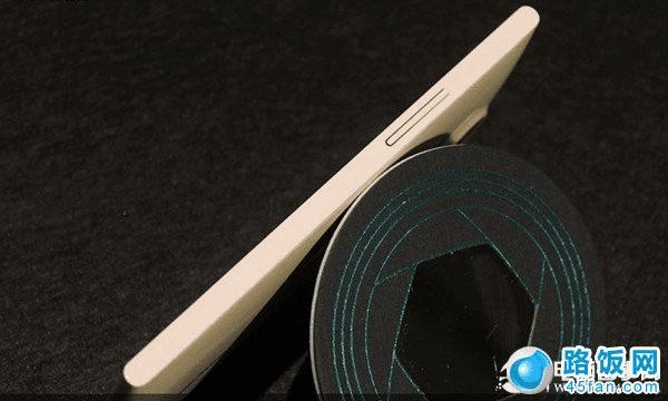 金立E7机身右侧一体音量按键特写图片