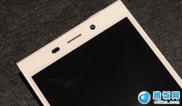 金立E7前置800万像素高摄像头,具备相当不错的自拍表现