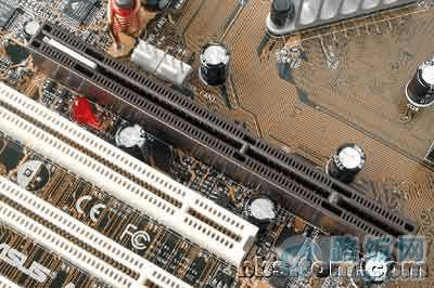 电脑主板各个部分的详细分解图