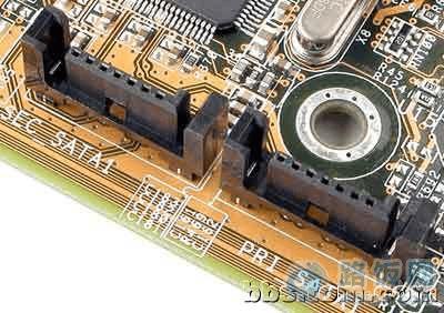 电脑主板各个部分的详细分解图