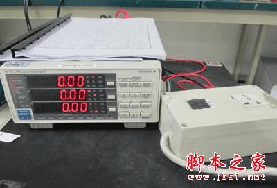 手机和电脑等电子设备一直留在插座上好不好?