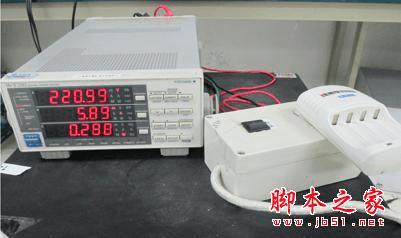 手机和电脑等电子设备一直留在插座上好不好?