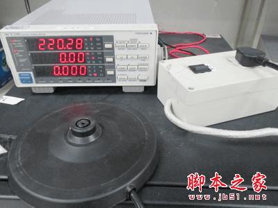 手机和电脑等电子设备一直留在插座上好不好?