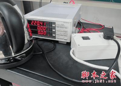 手机和电脑等电子设备一直留在插座上好不好?