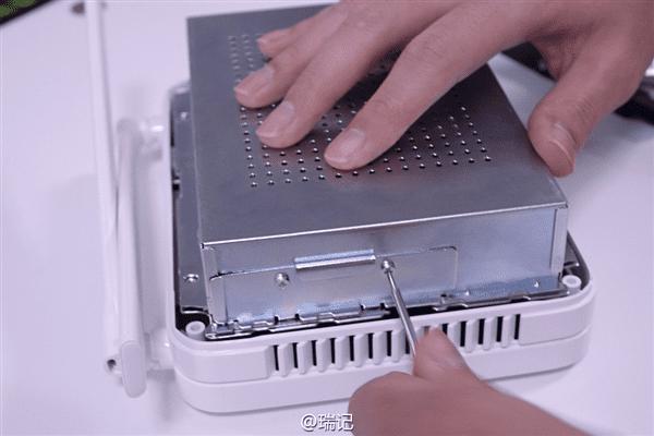 新一代小米路由器怎么更换硬盘?