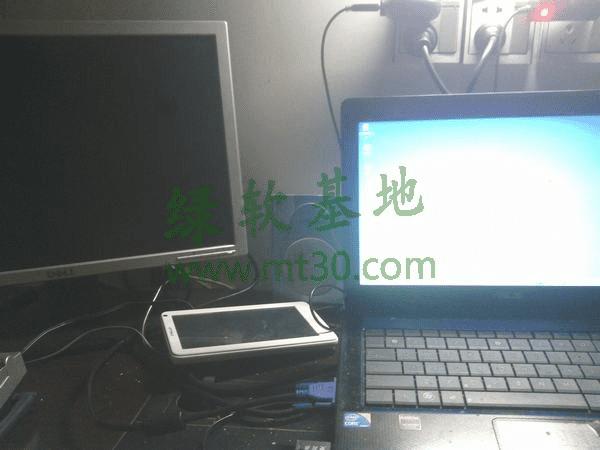 如何设置一台主机两台显示器分屏?