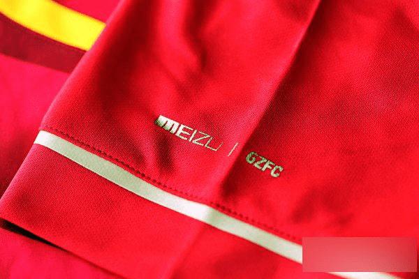 一起来欣赏下魅族MX5恒大纪念版