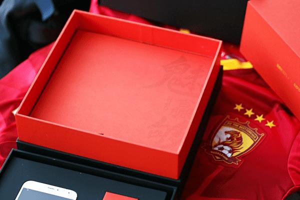 一起来欣赏下魅族MX5恒大纪念版