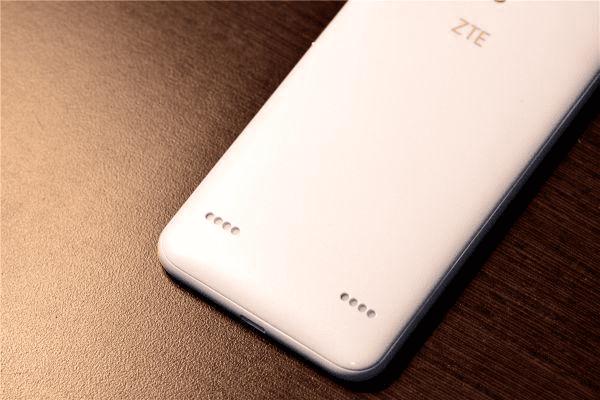 ��������ϵ�е�Q806T�ֻ���ô����