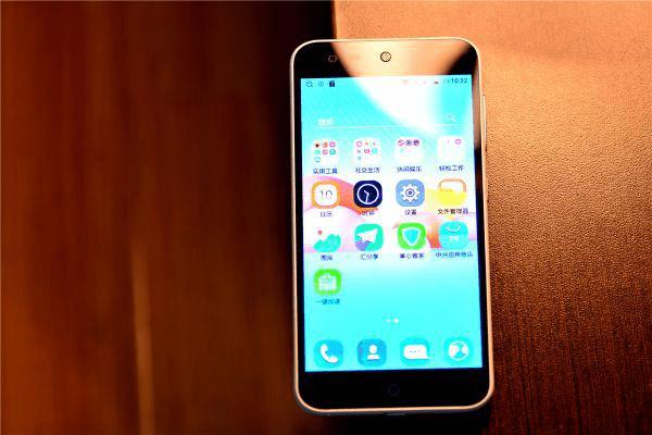 ��������ϵ�е�Q806T�ֻ���ô����