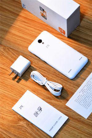 ��������ϵ�е�Q806T�ֻ���ô����