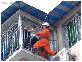 如何有技巧地进行家庭火灾逃生?