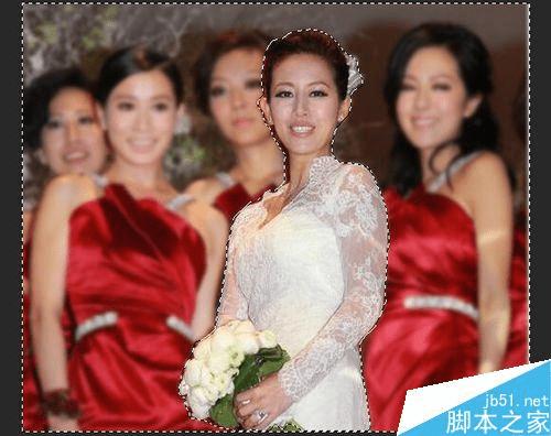 怎么样在ps中突出照片中的某一个人?