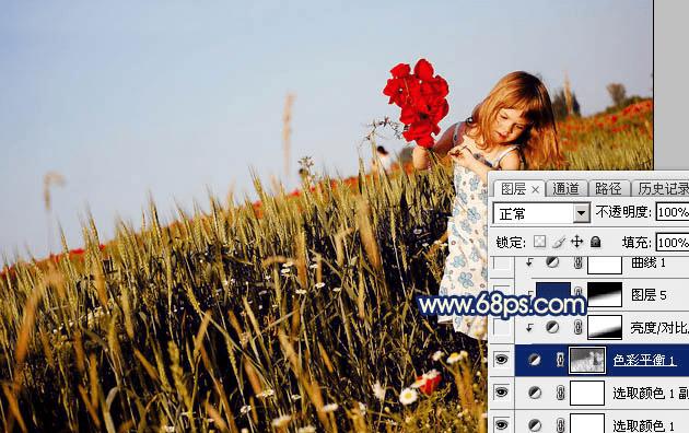 如何在ps中调出唯美的霞光色麦田中玩耍的小女孩?