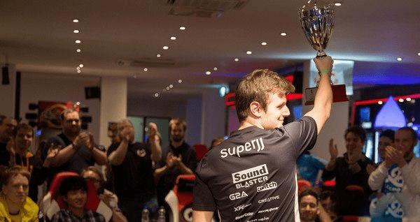 怎么样玩炉石传说SuperJJ雷诺火把?