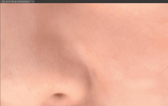 如何通过PS利用中性灰给强光下的人物保细节磨皮?