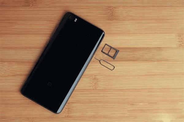 给小米5插卡的方法步骤