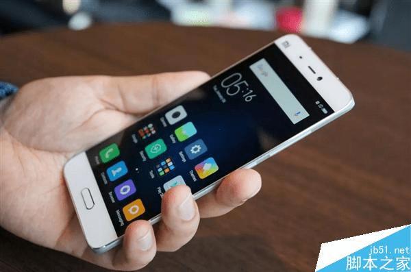 С��5�ֻ��İ�ɫ�ͺ�ɫ�����ԶԱ�