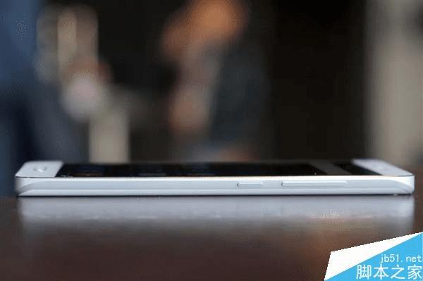 С��5�ֻ��İ�ɫ�ͺ�ɫ�����ԶԱ�