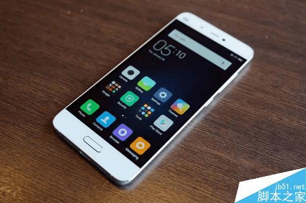 С��5�ֻ��İ�ɫ�ͺ�ɫ�����ԶԱ�