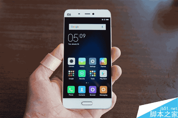 С��5�ֻ��İ�ɫ�ͺ�ɫ�����ԶԱ�