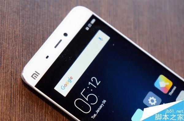 С��5�ֻ��İ�ɫ�ͺ�ɫ�����ԶԱ�