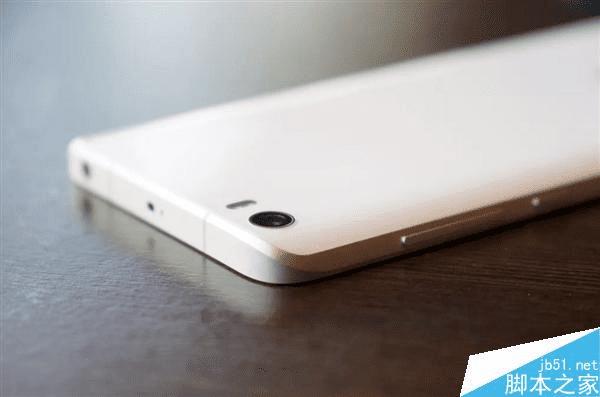 С��5�ֻ��İ�ɫ�ͺ�ɫ�����ԶԱ�