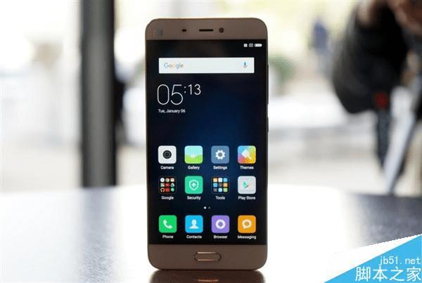 С��5�ֻ��İ�ɫ�ͺ�ɫ�����ԶԱ�