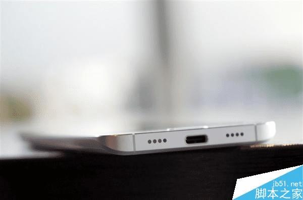 С��5�ֻ��İ�ɫ�ͺ�ɫ�����ԶԱ�