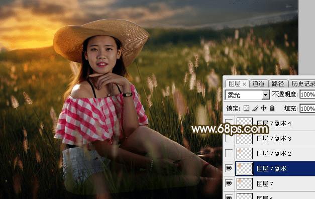 如何在ps中调制出暗调晨曦阳色光原野草地上人物图片?