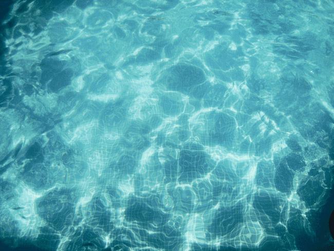 怎么样在PS中合成水底穿越的唯美场景?